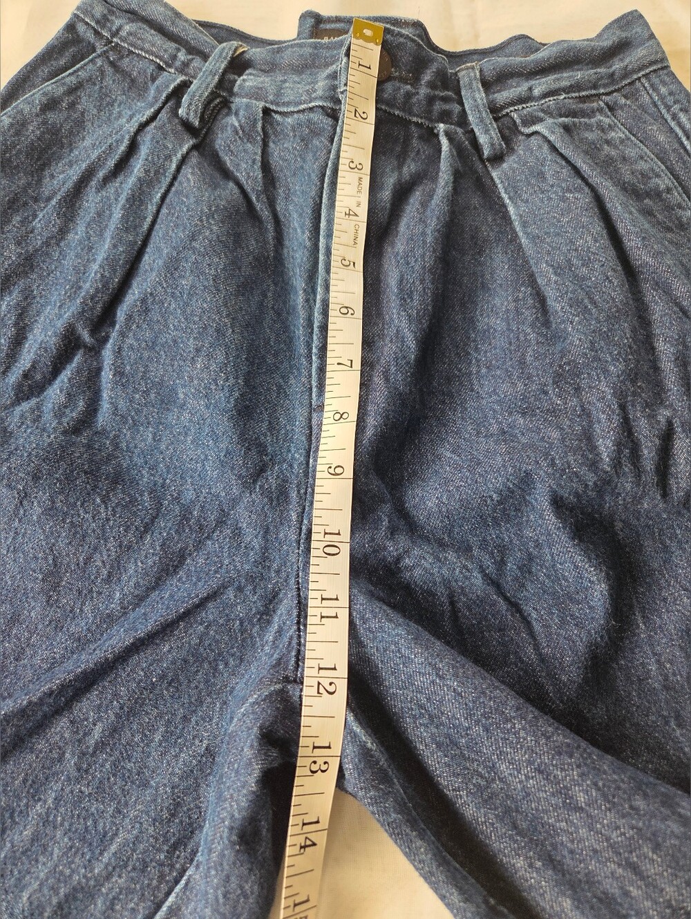 Banana Republic‎ Pleated Denim Shorts in Dark Blue - Picture 7 of 8